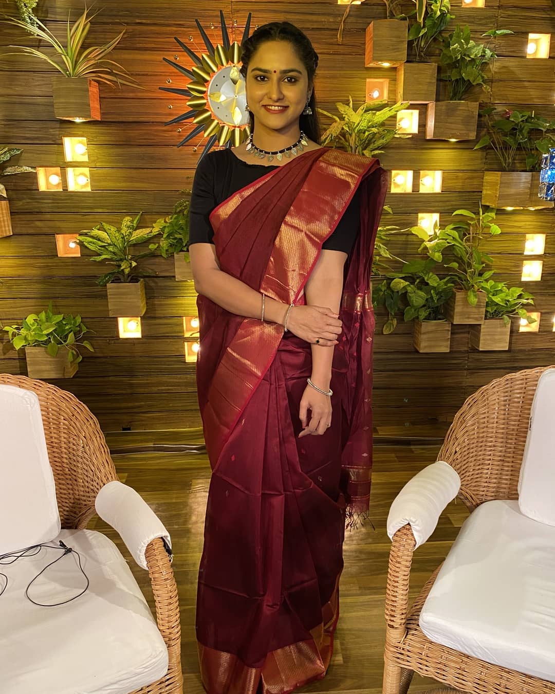 TELUGU TV ANCHOR KASI ANNAPURNA STILLS IN MARRON SAREE 7